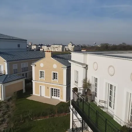 3 Flat In Parklane - 1,5km *